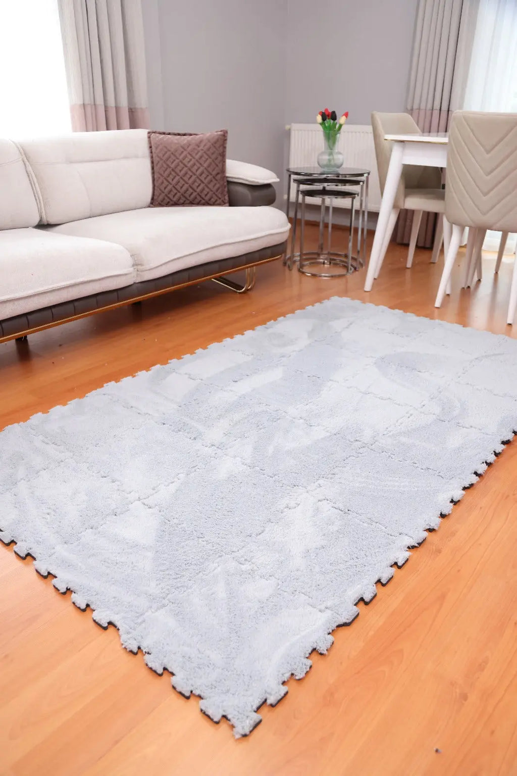 🤍 DECOZEYN Açık Gri Rengi Lüks Pelüş Kadife Puzzle Halı | Yumuşak Doku, Modüler Yapı | Salon, Oturma Odası ve Yatak Odası Decozeyn