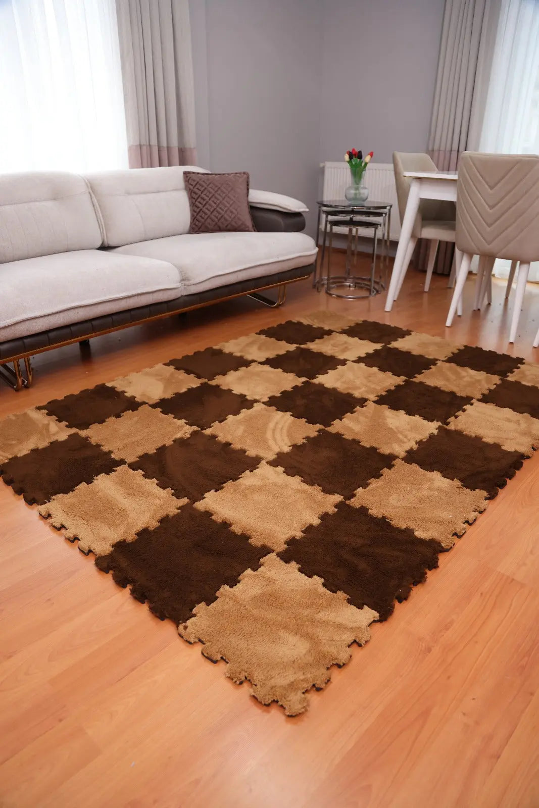 🤎 DECOZEYN 1 Metrekare Açık Kahve ve Koyu Kahverengi Kombin Dama Desenli Lüks Pelüş Kadife Puzzle Halı | Modüler & Yıkanabilir | Salon, Yatak Odası Zemin Decozeyn