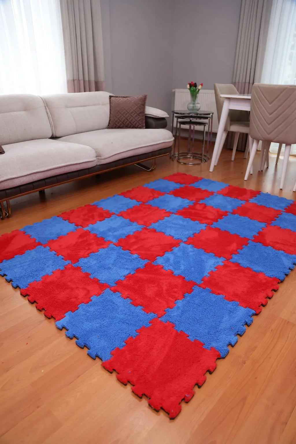 🔴🔵 DECOZEYN 1 Metrekare Kırmızı ve Mavi Kombin Dama Desenli Lüks Pelüş Kadife Puzzle Halı | Modüler & Yıkanabilir | Salon, Yatak Odası Zemin Decozeyn