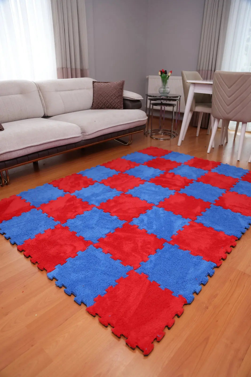 🔴🔵 DECOZEYN 1 Metrekare Kırmızı ve Mavi Kombin Dama Desenli Lüks Pelüş Kadife Puzzle Halı | Modüler & Yıkanabilir | Salon, Yatak Odası Zemin Decozeyn