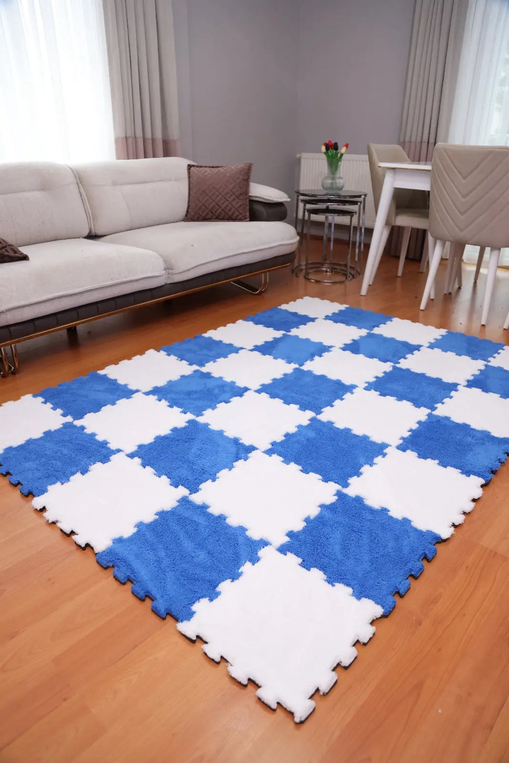 💙🤍 DECOZEYN 1 Metrekare Mavi ve Beyaz Kombin Dama Desenli Lüks Pelüş Kadife Puzzle Halı | Modüler & Yıkanabilir | Salon, Yatak Odası Zemin Decozeyn