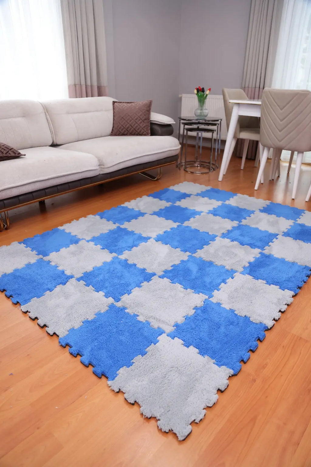 💙 DECOZEYN 1 Metrekare Mavi ve Gri Kombin Dama Desenli Lüks Pelüş Kadife Puzzle Halı | Modüler & Yıkanabilir | Salon, Yatak Odası Zemin Decozeyn