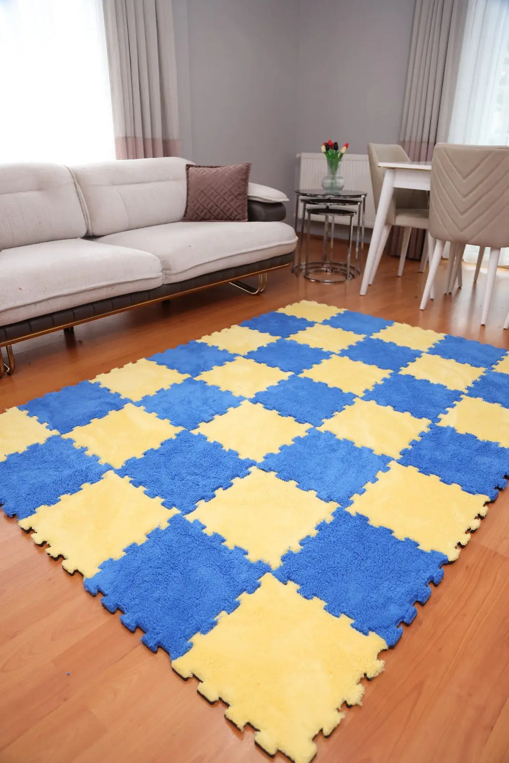 🟡🔵 DECOZEYN 1 Metrekare Sarı ve Mavi Kombin Dama Desenli Lüks Pelüş Kadife Puzzle Halı | Modüler & Yıkanabilir | Salon, Yatak Odası Zemin Decozeyn