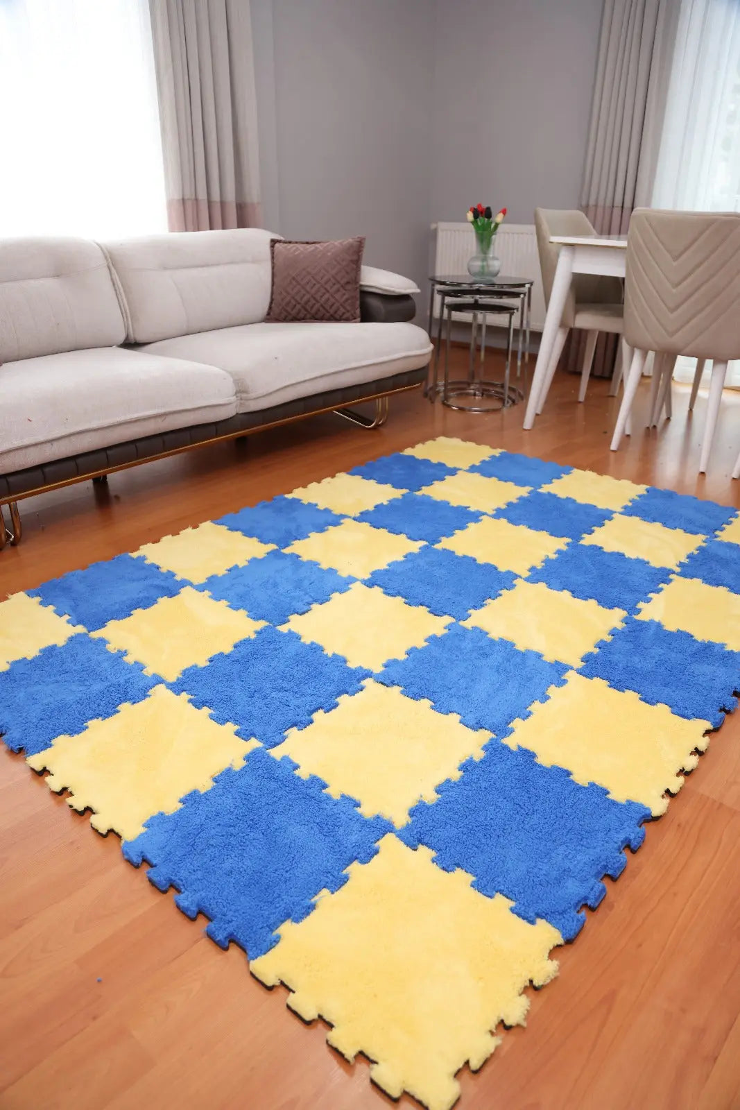 🟡🔵 DECOZEYN 1 Metrekare Sarı ve Mavi Kombin Dama Desenli Lüks Pelüş Kadife Puzzle Halı | Modüler & Yıkanabilir | Salon, Yatak Odası Zemin Decozeyn