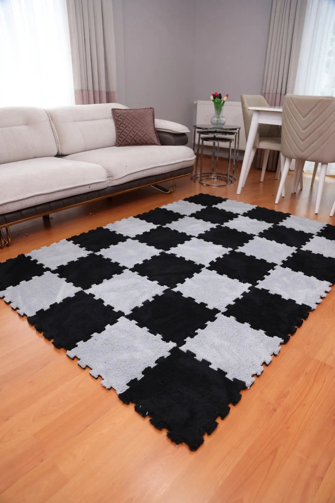 ⚫⚪ DECOZEYN 1 Metrekare Siyah ve Gri Kombin Dama Desenli Lüks Pelüş Kadife Puzzle Halı | Modüler & Yıkanabilir | Salon, Yatak Odası Zemin Decozeyn